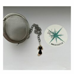 Thee zeefje kat zwart